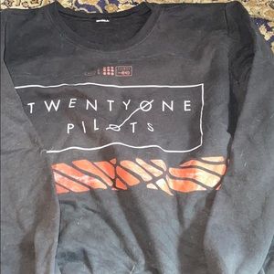 Women’s Large twenty one pilots Kong’s sleeve